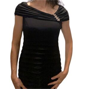 Lovely NWT Sleeveless Dress W/Faux Diamond Brooch. Scarlett Brand Sz. 14